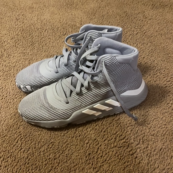Grey adidas shoes - Picture 2 of 3
